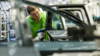 Výroba aut v Česku klesá, produkce Škody Auto ale navzdory trendu roste