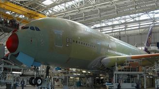 Největší Airbus: desítky tisíc šroubů a ruční práce