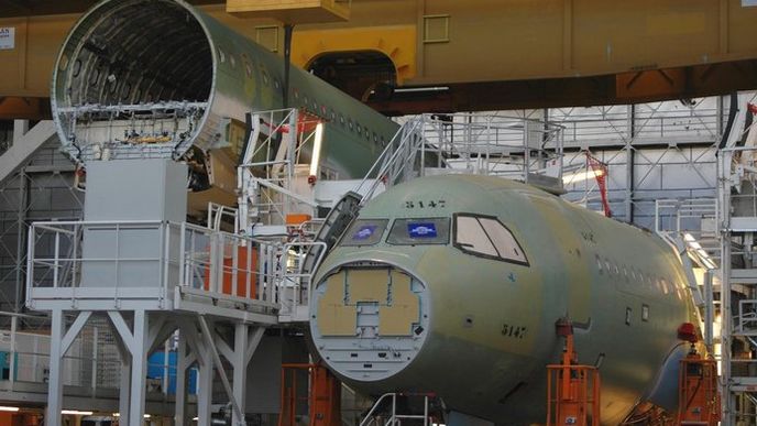 Výrobní haly Airbusu A320 ve francouzském Toulouse