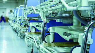 Producent nemocničních postelí Linet rozšiřuje s novou koupí služby ve Francii