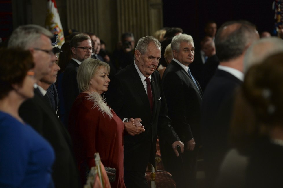 Fotogalerie Prezident Zeman uděluje na Hradě státní vyznamenání.