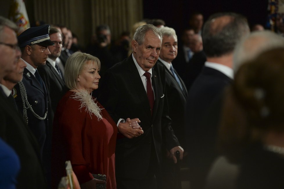 Fotogalerie Prezident Zeman uděluje na Hradě státní vyznamenání.