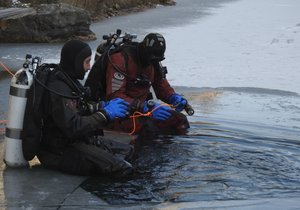 Potápěči našli utonulého v hloubce 4,5 metru. Ilustrační foto.