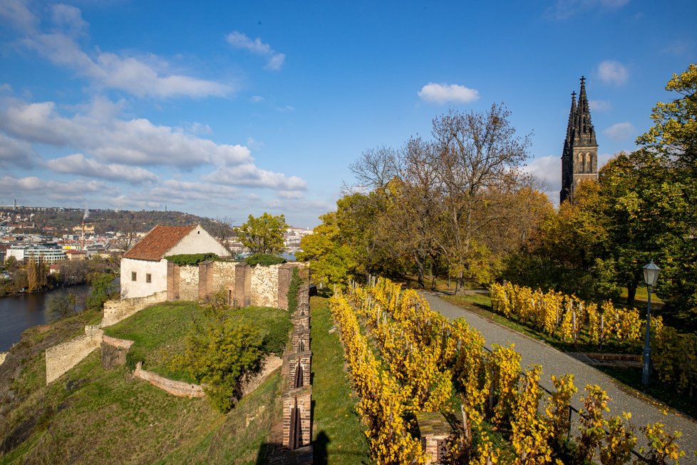 Vyšehrad je opředen mnoha pověstmi. Jedna z nejzajímavějších je rozhodně ta o čertově sloupu