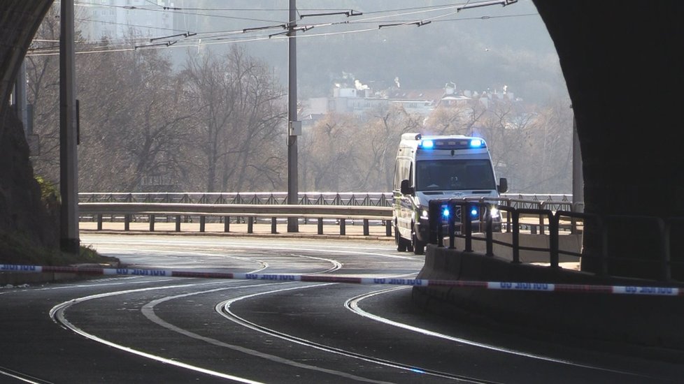 Vyšehradský tunel se na několik hodin uzavřel kvůli nálezu munice.