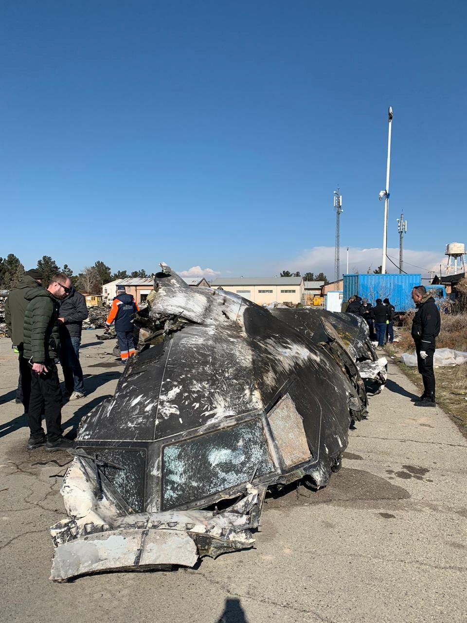 Vyšetřovatelé dorazili na místo havárie ukrajinského letadla, kde zahynulo přes 170 lidí (11. 1. 2020)