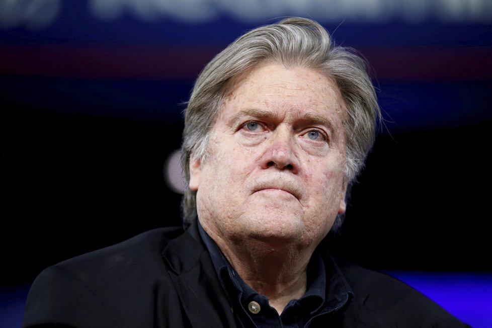 Bílý dům zahájil kontrolu soukromých mailových účtů: Bannon.