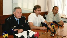 Ředitel východočeské policejní správy Petr Přibyl, šéf vyšetřovacího týmu Ivo Kolda a vyšetřovatel Luboš Němec