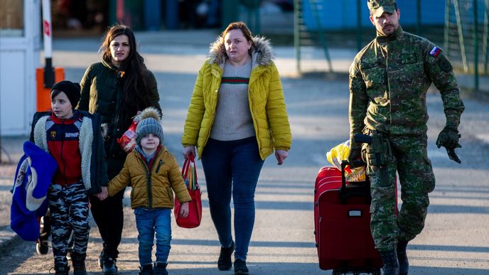 Lidé z Ukrajiny napadené Ruskem přicházeli 27. února 2022 na Slovensko přes hraniční přechod Vyšné Nemecké