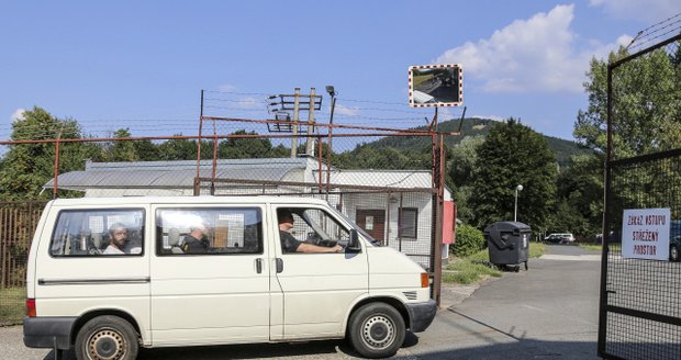 Do Vyšních Lhot přivezli první uprchlíky. Do konce týdne jich bude 70