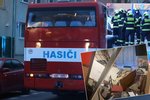 V Kovářské ulici na Praze 9 praskla zeď obytného domu. Hasiči evakuovali více než 20 lidí.