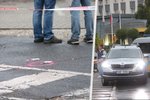Pražští policisté v pondělí odpoledne zastavili ve Vysočanech řidiče podezřelého z krádeže motorového vozidla. Na kriminalisty začal autem najíždět a nezbylo jim nic jiného, než mu prostřelit pneumatiky. (11. října 2021)