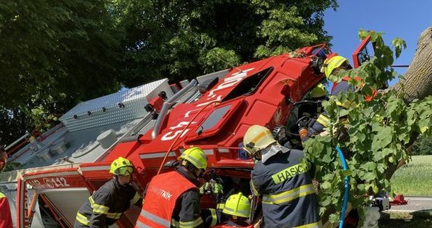 Německý hasič se na Vysočině vážně zranil: Kolegové pro něj přiletěli vrtulníkem z Berlína