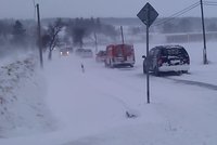 Mráz vystřídal sníh: Hromadné nehody blokují dopravu