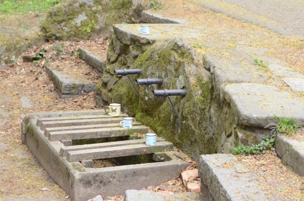 Letos jsou lidé překvapeni, jak rychle studánka přestala téci.