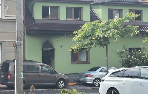 Obří výbuch v bytě ve Vysokém Mýtě: Na místě zasahoval vrtulník