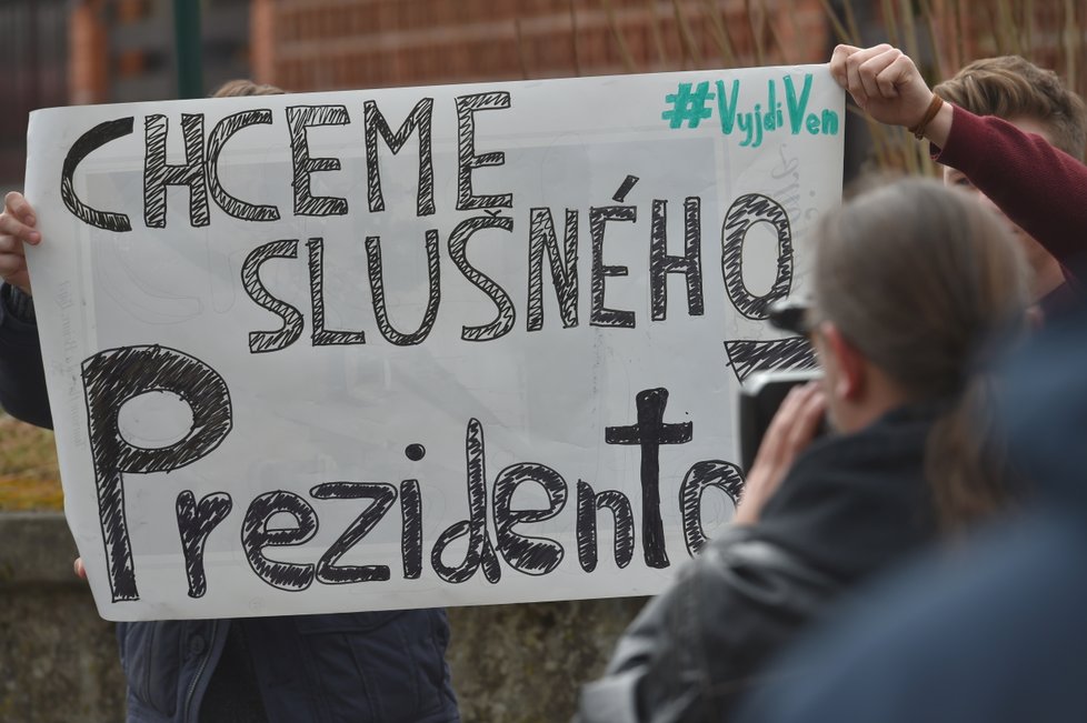 Studenti vysokých škol protestovali po celém Česku za obranu ústavních hodnot