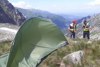 Obavy z turistů v žabkách: Ve Vysokých Tatrách je pořád sníh, varují slovenští záchranáři