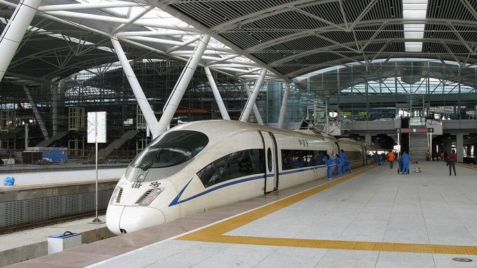 Vysokorychlostní vlak na nádraží v Kantonu