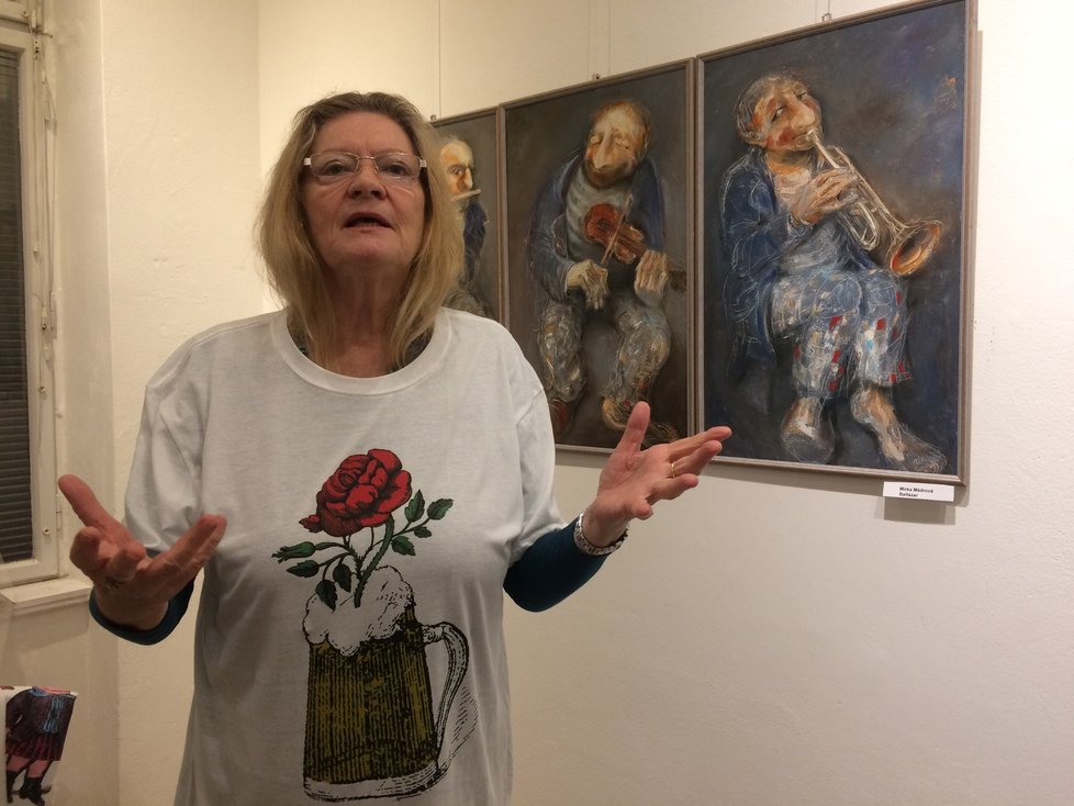 Předsedkyně Nového sdružení pražských umělců Alena Petříčková je sama malířkou. Specializuje se především na figruální tvorbu.