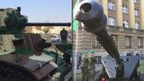 Armáda obsadí náplavky na obou březích Vltavy! Veřejnosti předvede techniku, seskoky padákem i boj zblízka