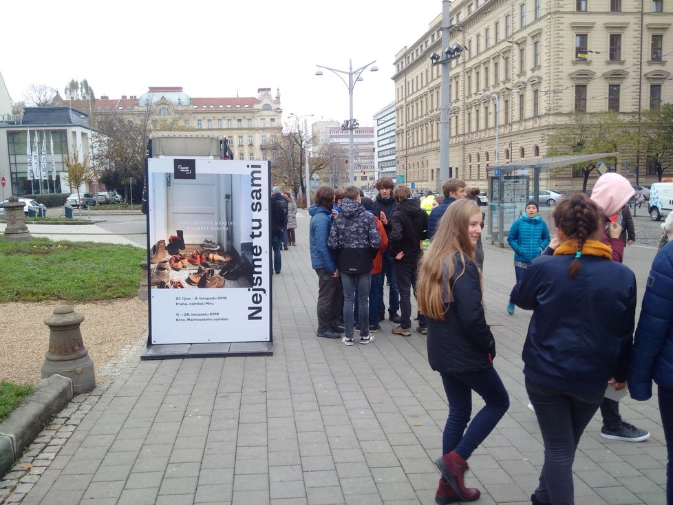 Výstava se nachází na Malinovském náměstí.