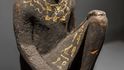 Národní muzeum v Praze otevřelo 31. srpna 2020 výstavu Sluneční králové, na které budou moci návštěvníci spatřit téměř 300 historických předmětů ze starověkého Egypta starých až 3000 let. Expozice mimo jiné představí nejvýznamnější objevy českých vědců v egyptské lokalitě Abúsír. Na snímku je soška Ptahova velekněze Pefčauejbasta z oblasti mezi Abúsírem a Sakkárou.