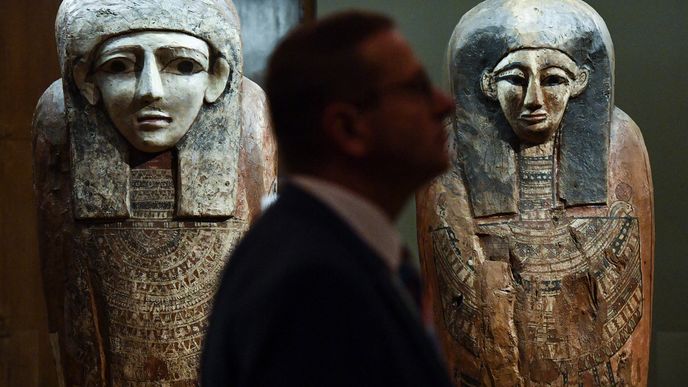 Národní muzeum v Praze otevřelo 31. srpna 2020 výstavu Sluneční králové, na které budou moci návštěvníci spatřit téměř 300 historických předmětů ze starověkého Egypta starých až 3000 let. Expozice mimo jiné představí nejvýznamnější objevy českých vědců v egyptské lokalitě Abúsír.