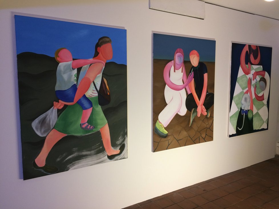 Nejmladší umělkyní na výstavě je Martina Smutná, která se ve svých obrazech věnuje problematice genderu.