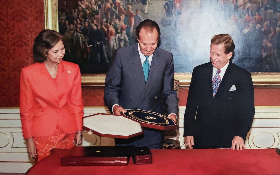 Bílého lva obdržel z rukou Václava Havla (†75) roku 1995 i španělský král Juan Carlos I. (84).