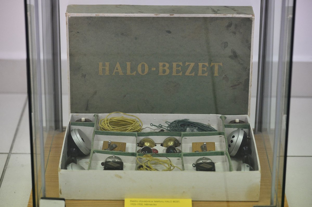 Elektro stavebnice telefonu HALO BEZET(1925 – 1935). 