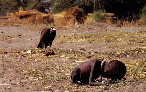 KEVIN CARTER, Děvčátko a sup (1993)