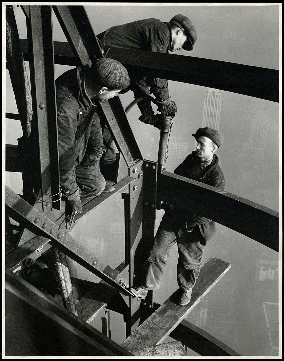 LEWIS HINE, Tři nýtovači na Empire State Building (1931)