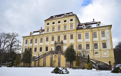 Výstava je k vidění na zámku Červený Hrádek v Jirkově.