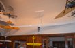 Největší model – bílý větroň JS1 má rozpětí křídel sedm metrů, váží 13 kg. Zhotoven byl podle předlohy z Jihoafrické republiky. Autor – Ondřej Hanák z Olomoucka. Stavba mu trvala tři roky.
