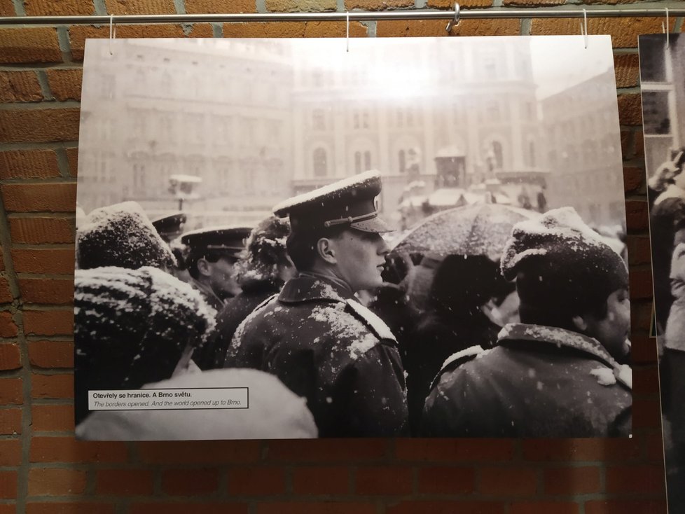 Pád komunismu v Brně dokumentuje unikátní výstava v protiatomovém krytu 10-Z pod Špilberkem. Jejím jádrem jsou reportážní fotografie Františka Kressy.