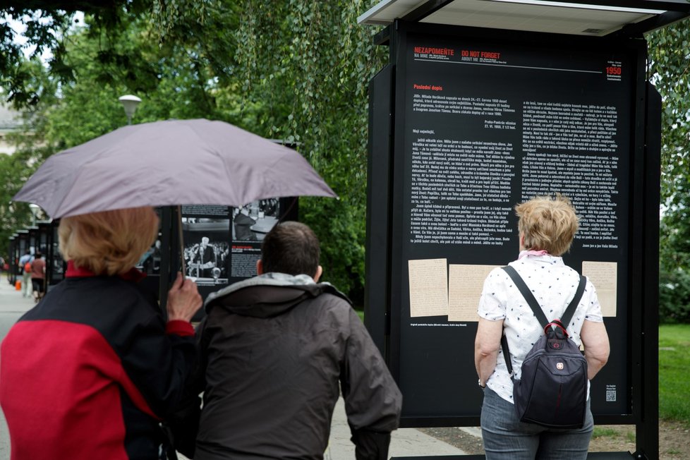 Výstava na Kampě připomínající 70. výročí od justiční vraždy Milady Horákové