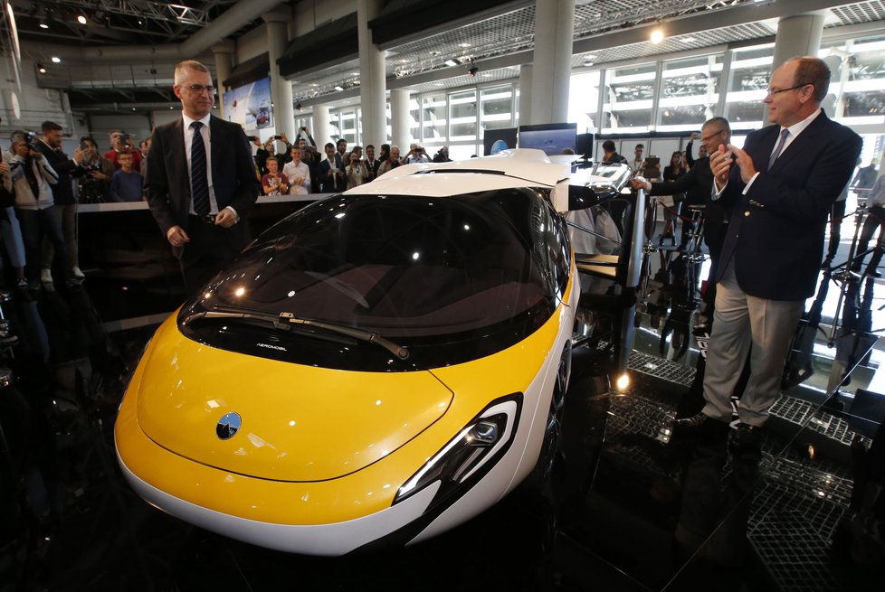 Slováci představili svůj nejnovější Aeromobil na světové výstavě v Monaku.