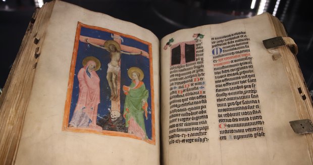 Svatojakubský misál (liturgická kniha - pozn. red.) z konce 14. století, středobodem ilustrace je ukřižovaný Ježíš Kristus.