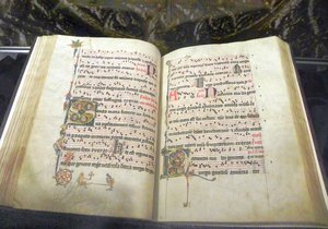 Antifonář, tedy náboženská kniha, se zpěvníkem královny Elišky Rejčky (1288-1335) z první čtvrtiny 14. století. Kniha zahrnuje zpěvy pro svátky světců během liturgického roku, je opatřena výjimečnými ornamenty a figurální výzdobou.