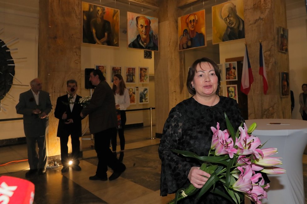 Záštitu nad výstavou převzala první dáma Ivana Zemanová.