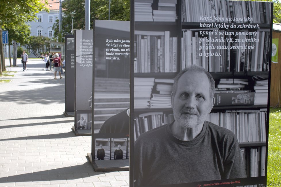 Expozice sestává z vyprávění pamětníků a její vernisáží byl zároveň zahájen 4. ročník festivalu Meeting Brno.