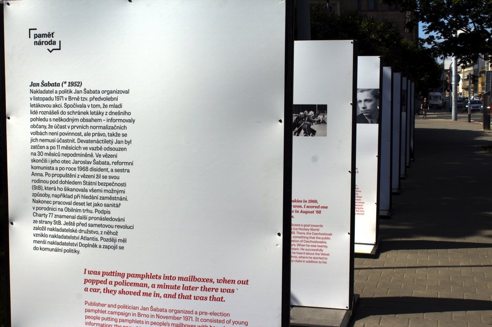 Multimediální projekci v podzemí bývalé přečerpávající stanice doplňují panely umístěné na Moravském náměstí.