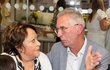 Výstava prof. Neužila: Jiřina Bohdalová a prof. Petr Neužil Výstava prof. Neužila: Jiřina Bohdalová a prof. Petr Neužil