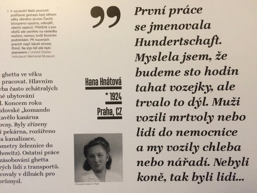 V interiéru domu byla dočasně instalovaná putovní výstava Ztracená paměť? Místa nacistické nucené práce v České republice.