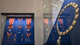 Prezident Zeman otevřel výstavu o státních vyznamenáních. Na Hradě bude dlouhodobě
