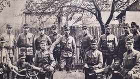Výcvik jednotek nové československé armády, které měly zasáhnout do bojů na Slovensku a v Těšínsku.