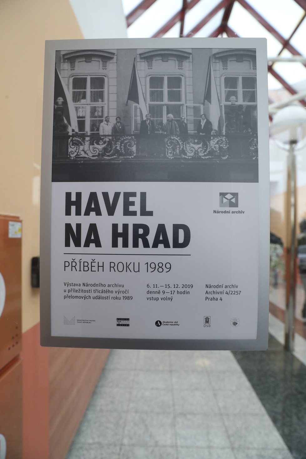 Z výstavy Havel na Hrad - Příběh roku 1989. Návštěvníci se mohou seznámit s řadou zajímavostí, jako třeba Havlův počítač, jeho osobní spis, stejnokroj, který vězni v té době nosili.
