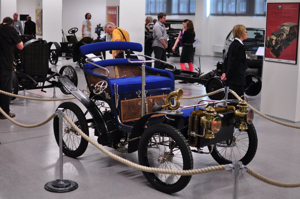 Wartburg z roku 1900 sloužil jako rekvizita při natáčení filmu Dědeček automobil