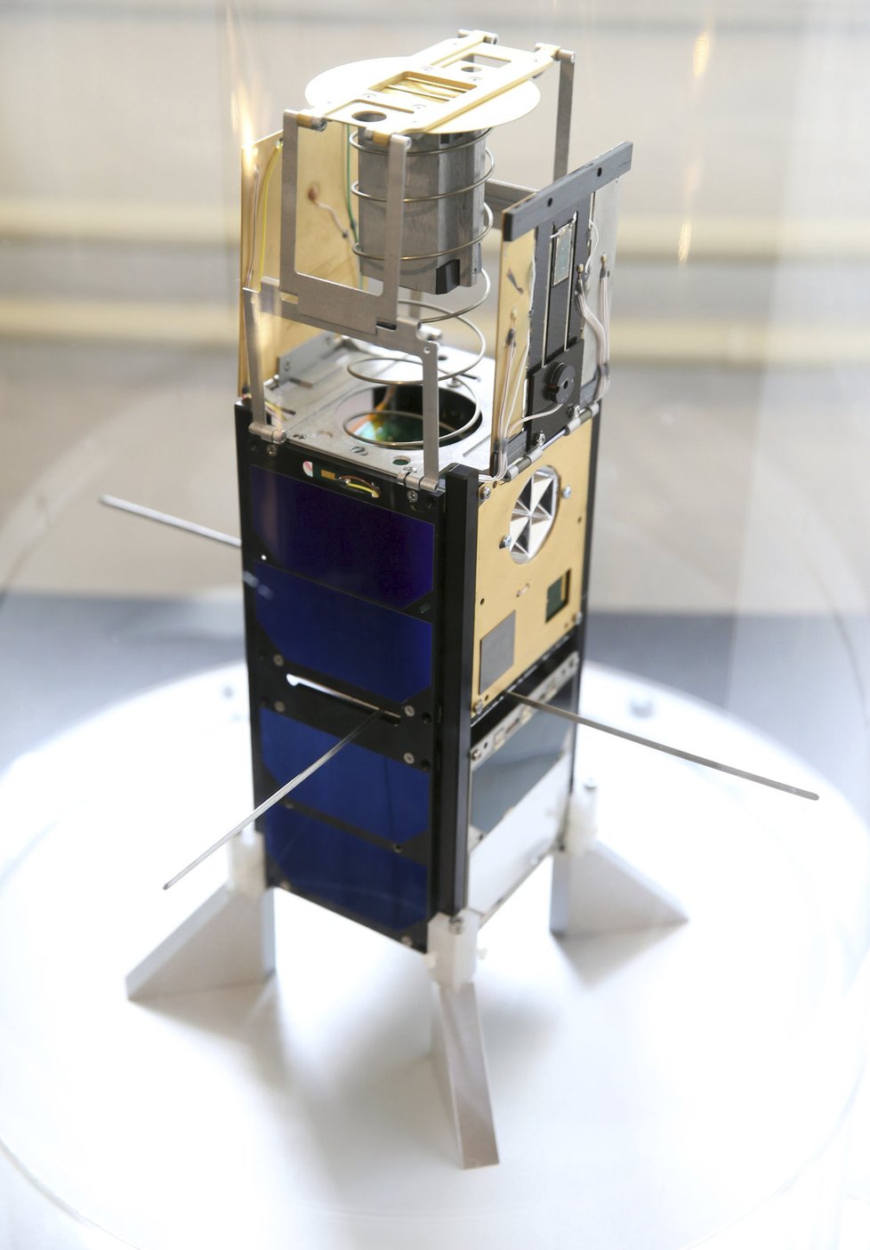 Nanodružice VZLUSAT-1 je první česká technologická družice.